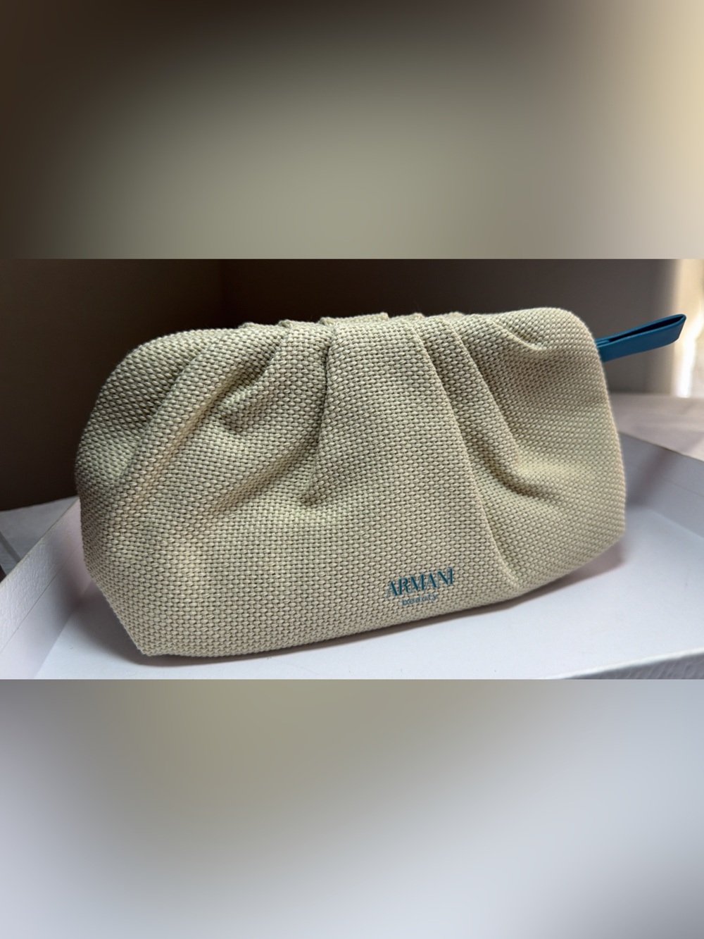 New,authentic Giorgio Armani beauty Beige summer Pouch edition - Picture 2 of 4